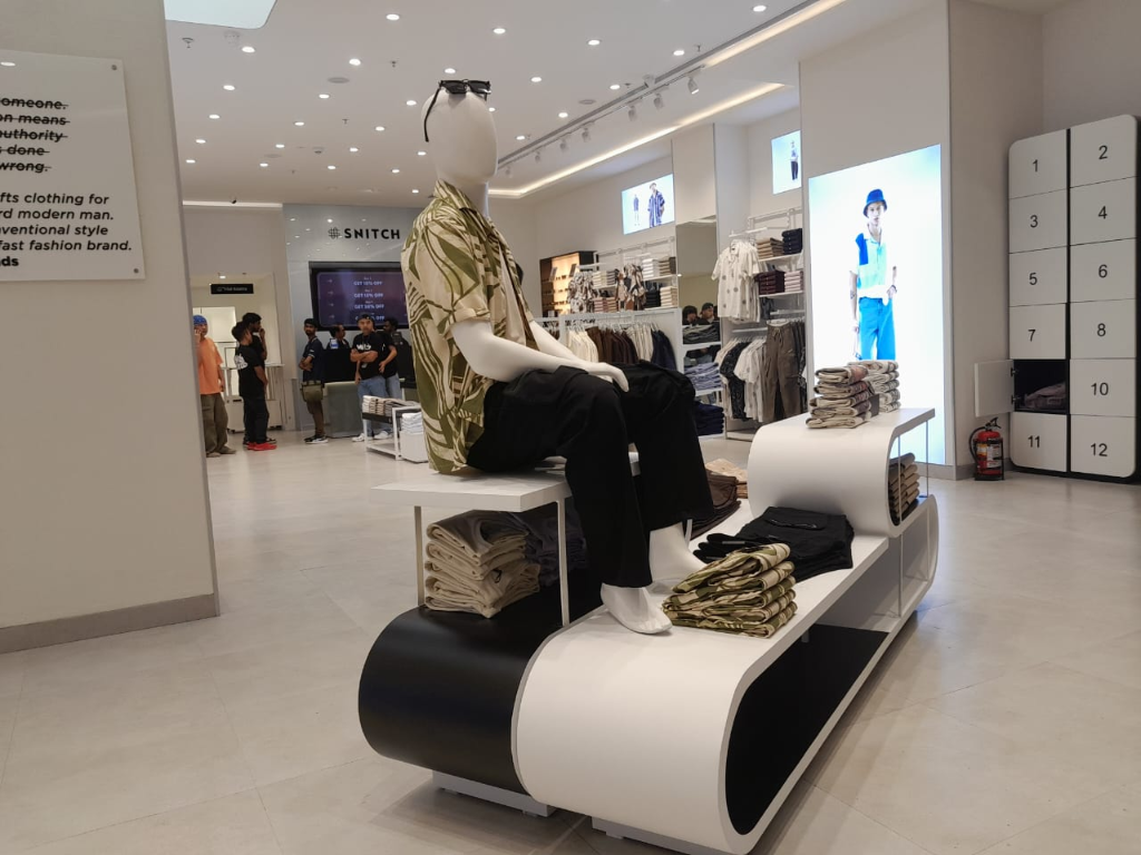 SNITCH Mannequin Island